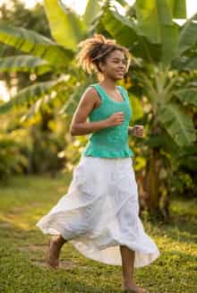 Débardeur malalaka — Le vert de l'été, aussi en jaune pâle, bleu turquoise et bleu électrique. · vêtement enfant cousu main Bonbon Piment